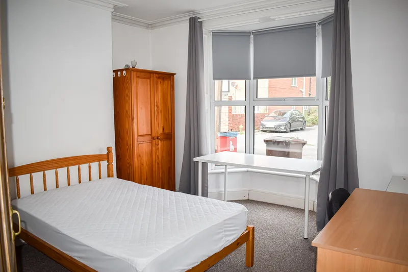 Homely 3 Bed Student House // Aug 2026 - Image 2